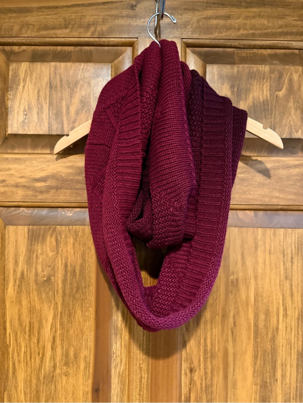 NWT CALIA by Carrie Underwood Knit Infinity Scarf in Raspberry  Burgundy Ombré